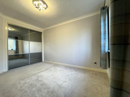 1 Bedroom Flat / Apartment - Frenchmans Creek, Church Crookham - Photo 2