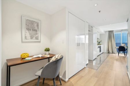 Spacious 2 Bedrooms Unfurnished Apartment - Photo 2