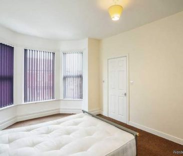 5 bedroom property to rent in Salford - Photo 1