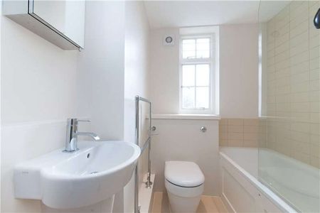 A modern studio on the top floor with lift in this popular block close to Marylebone High Street. - Photo 5