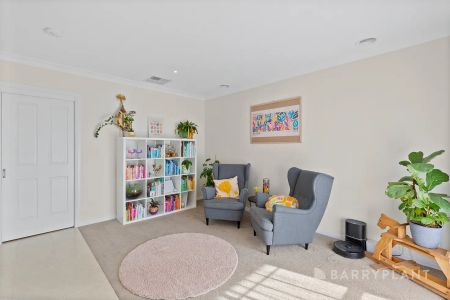 “Oozing Street Appeal in the Heart of Lakeside” - Photo 3