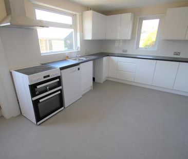 3 bedroom end of terrace house to rent - Photo 2