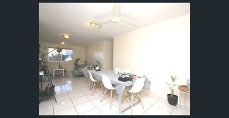 Fully Fenced Brick Home - Photo 4