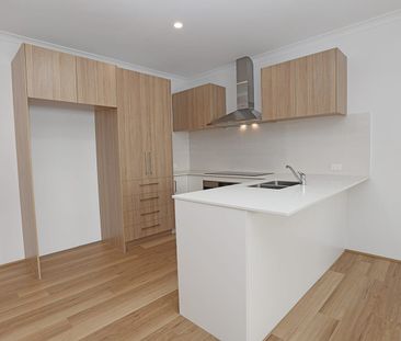 BRAND NEW IDEALLY LOCATED STUNNING VILLA - Photo 2