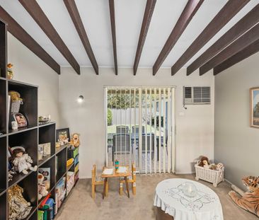 WELL APPOINTED HOME IN A QUIET STREET! - Photo 2