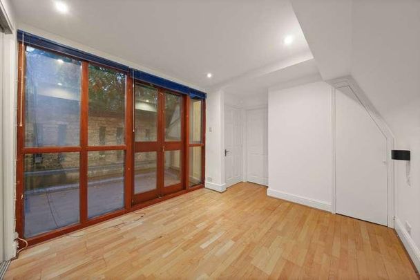 Doughty Mews, Bloomsbury, London, WC1N - Photo 1