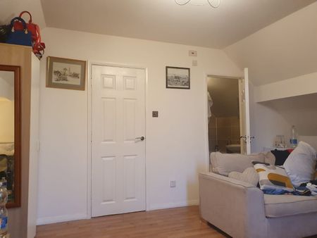 Studio Flat, Stockwood Crescent, LU1 - Photo 2