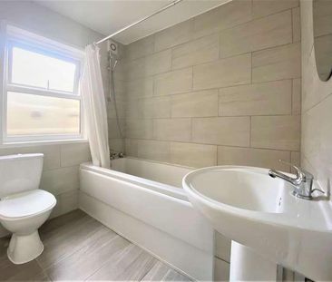 Victoria Road, London, N4 - Photo 2