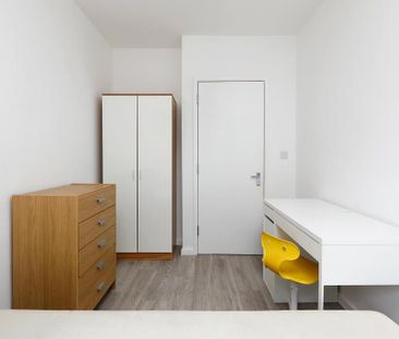 3 bedroom flat to rent - Photo 5
