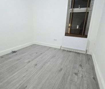 4 bedroom terraced house to rent - Photo 3