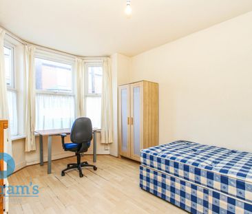 5 bed Semi-Detached House for Rent - Photo 3