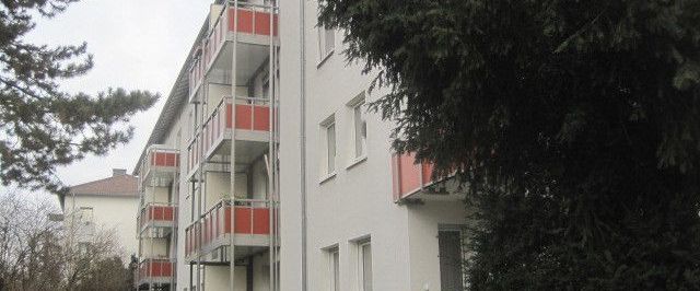 Grüne Lage ! 2025 Sanierte/Renovierte 3-Zimmer-Stadtwohnung - Photo 1