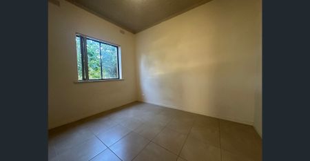 Functional, Low-Maintenance Ground Floor Unit – Available Now - Photo 2