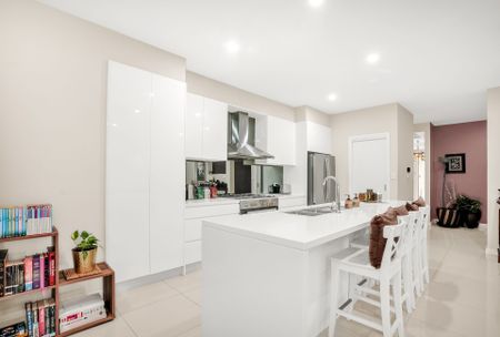 Premium Quality, Prime Location — a Standout Residence !! - Photo 2