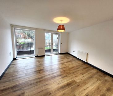 200 Stourbridge Road, Stourbridge, DY9 7BU - Photo 2