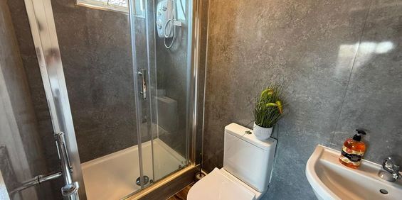 1 bedroom in a house share to rent - Photo 3