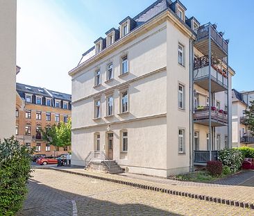 Sofort bezugsfertig - Altbauwohnung mit großem Balkon in beliebter Wohnlage. - Photo 1