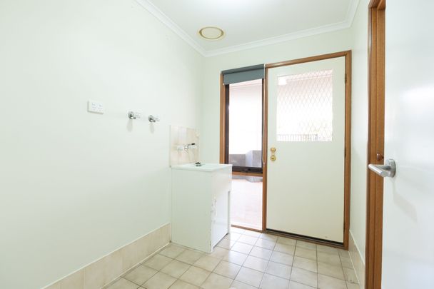 Beautifully Presented Family Home in a Quiet Court - Photo 1