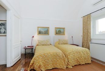 Attic-Spagna: 250mq. Duplex Penthouse located in 15th century Historical Building. Large double living room with fireplace, study, 3 bedrooms, 3 baths, spectauclar entertaining room with 360° views of antique Rome, rooftops and Cupoa’s. Ref #120