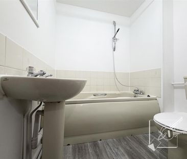 Winston Close - Photo 3