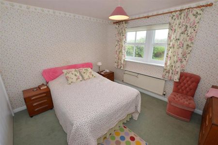 2 bedroom detached bungalow to rent - Photo 5