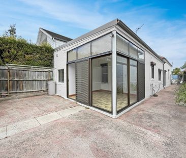 Charming 3 Bedroom Home - Photo 4