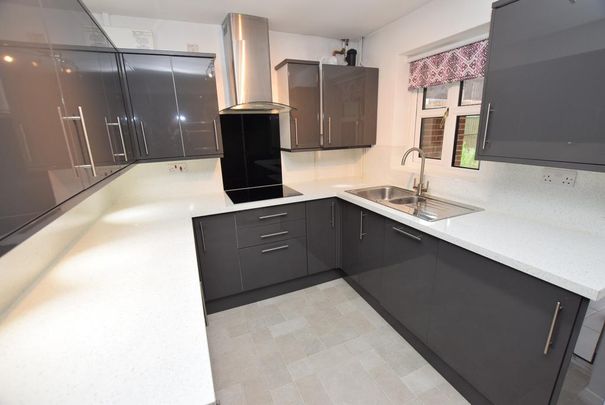 2 bedroom townhouse to rent - Photo 1