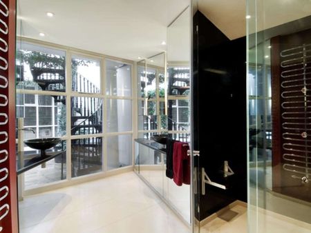 A beautiful ground floor duplex apartment offering exceptional open-plan living accommodation with a secluded terrace and underground parking. - Photo 5