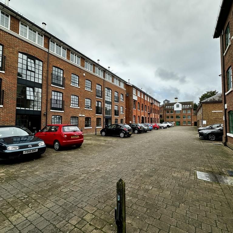 2 bedroom flat to rent - Photo 1