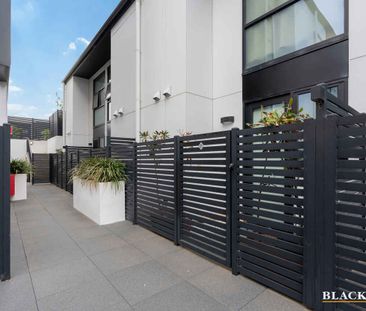 Centrally Located Executive Townhouse - Photo 4