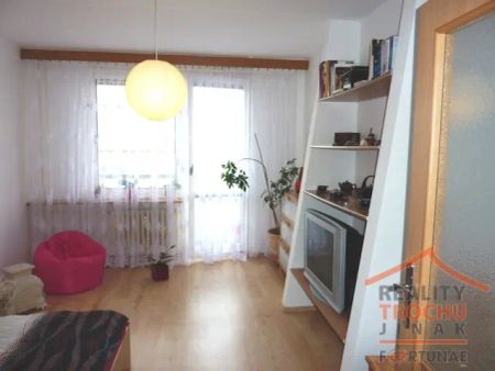 Pronájem bytu 2+kk se zasklenou lodžií - Hradec Králové – MP - Fotografie 2
