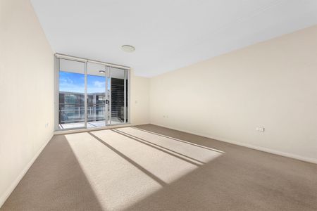 Stylish & Bright Two Bedroom Apartment with Deducted Aircon - Photo 2