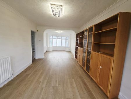 4 bedroom detached house to rent - Photo 3