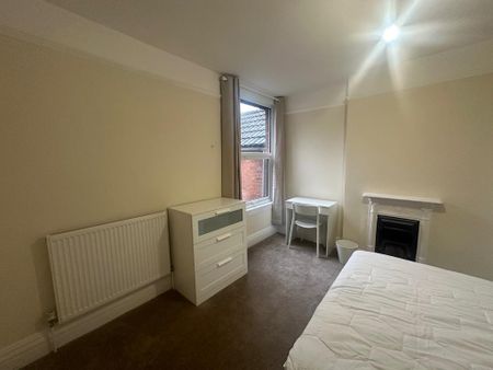 1 bedroom in a house share to rent - Photo 3