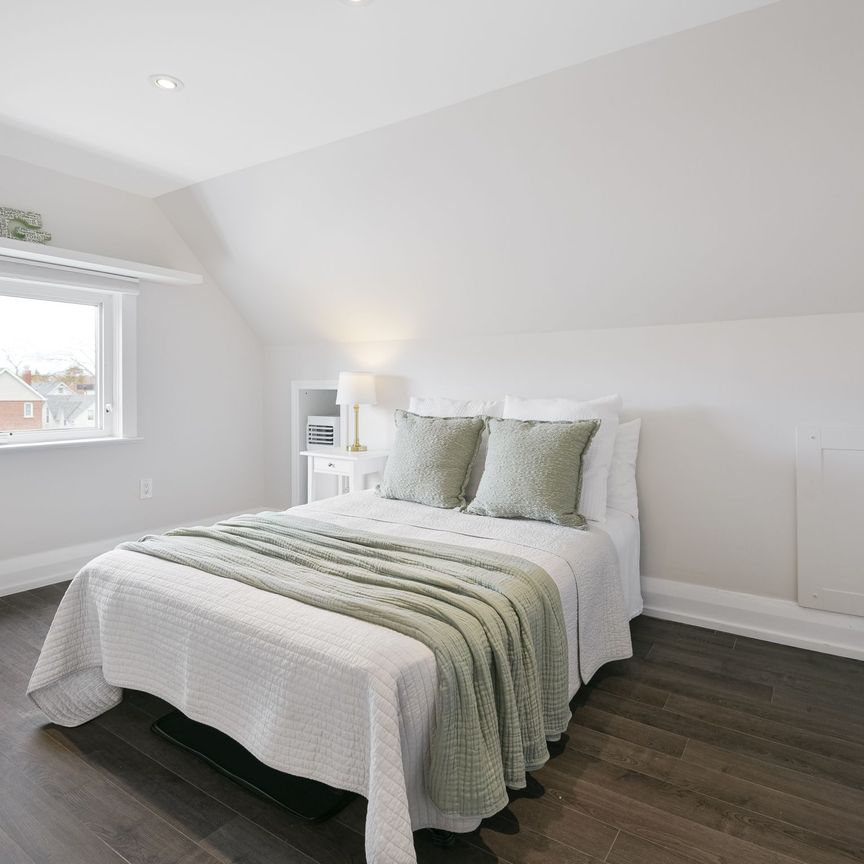 For Lease - 34 Barrington Avenue Unit# Upper, Toronto, Ontario - Photo 1