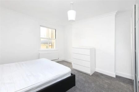 1 bedroom flat in Tooting - Photo 3