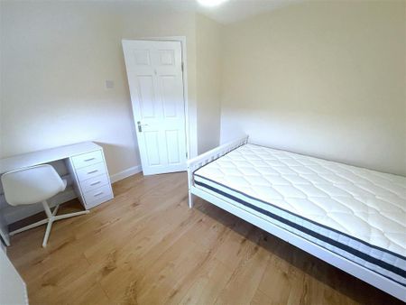 1 bedroom in a house share to rent - Photo 4