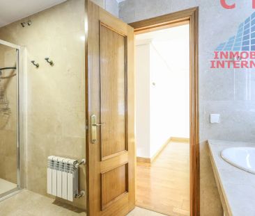 Casa adosada de alquiler en Salvador - Foto 6