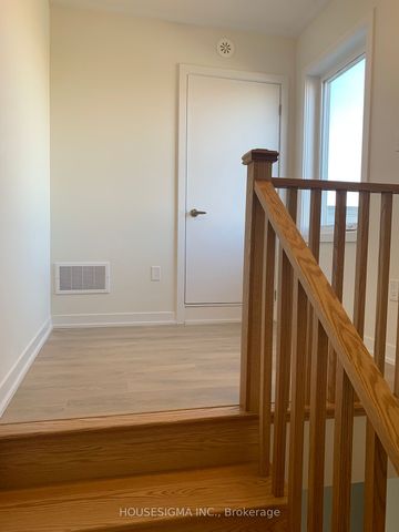 Condo Townhouse For Lease | E8113978 - Photo 5