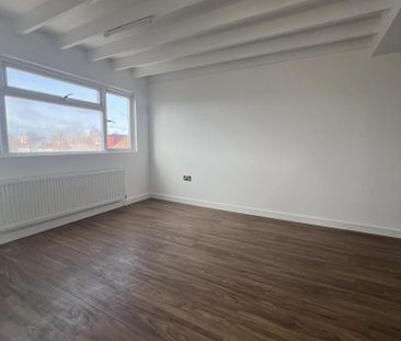 4 bedroom semi-detached house to rent - Photo 3