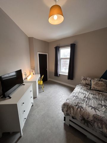 8 bedroom terraced house to rent - Photo 5