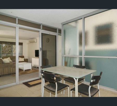 6/138 Mounts Bay Road, Perth, WA 6000 - Photo 3
