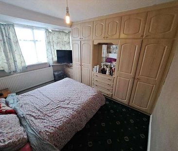 Reynolds Drive, Edgware, HA8 - Photo 2