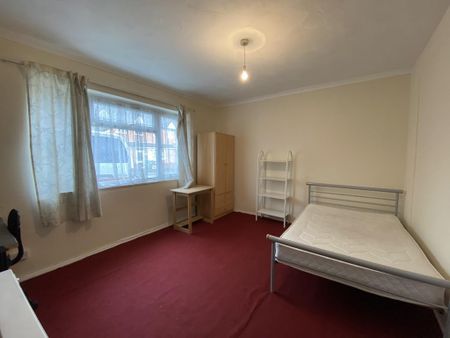 3 bedroom semi-detached house to rent - Photo 3