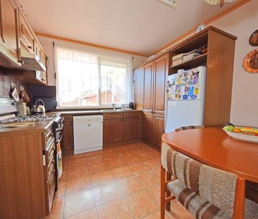 A FANTASTIC HOME WITH A SEPARATE BUNGALOW! - Photo 5