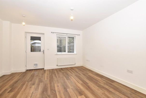 2 bedroom terraced house to rent - Photo 1