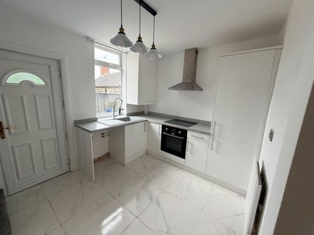 2 bed Terraced - To Let - Photo 5