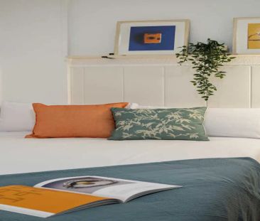 Room in a shared 25-bedroom apartment for rent in Valdeacederas. - Photo 4