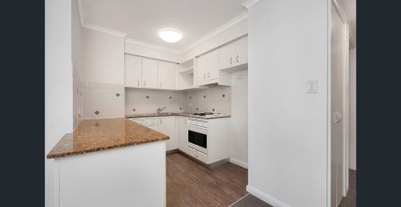 Spacious One Bedroom in the prestigious "Braebrook" building - Photo 3