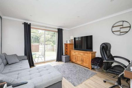 Kingslea, Horsham, RH13 - Photo 5